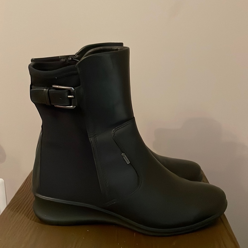 Ecco Black Leather Gore-Tex Wedge Low Boots- Zip